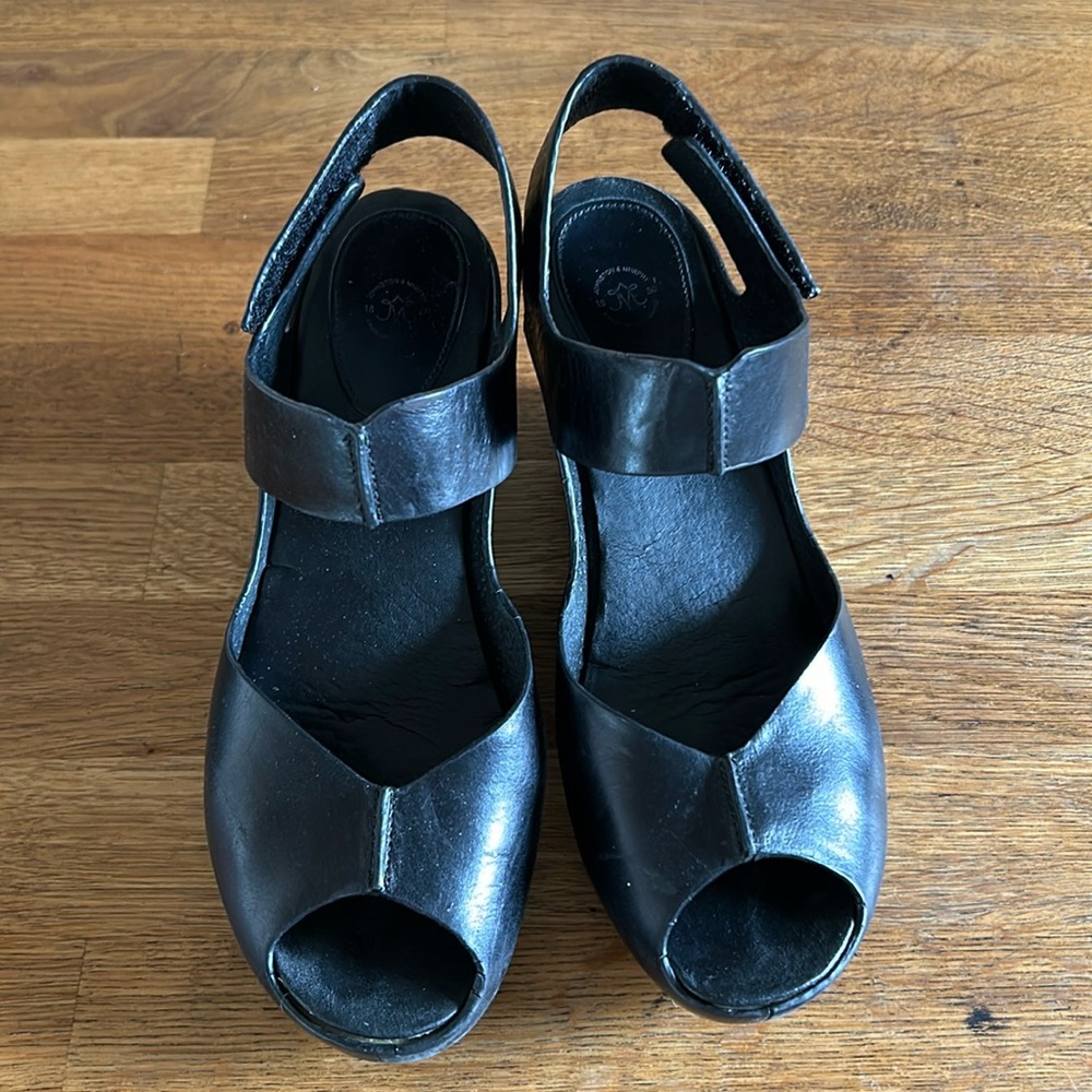 Johnston & Murphy Tricia wedge heel sandal